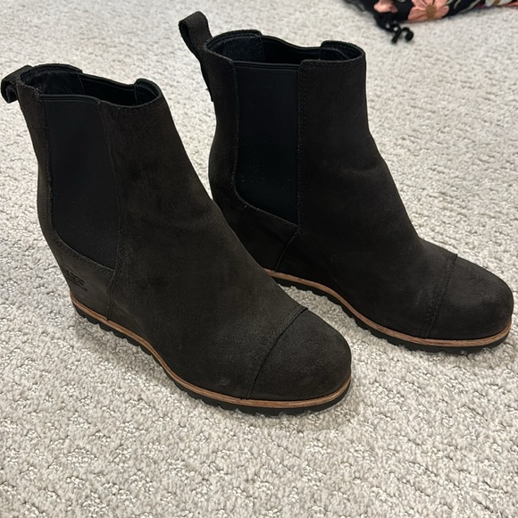 Ugg wedge boot - Picture 2 of 9